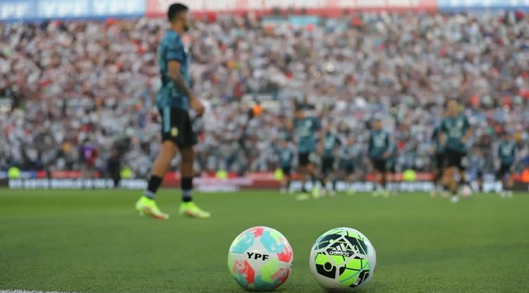Así es la nueva pelota YPF Messi: La segunda edición de la promoción más esperada del verano