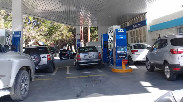 Venta de combustibles: las provincias más y menos afectadas con la crisis económica