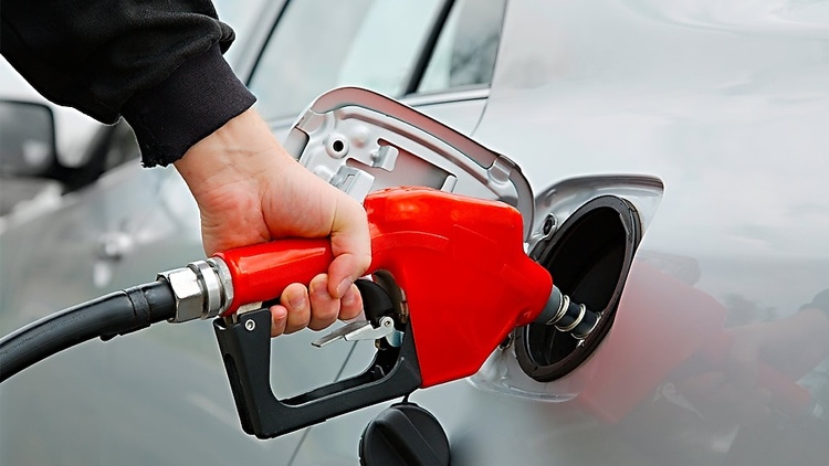 El Gobierno promulgó el Decreto que posterga hasta marzo la actualización de los impuestos a los combustibles