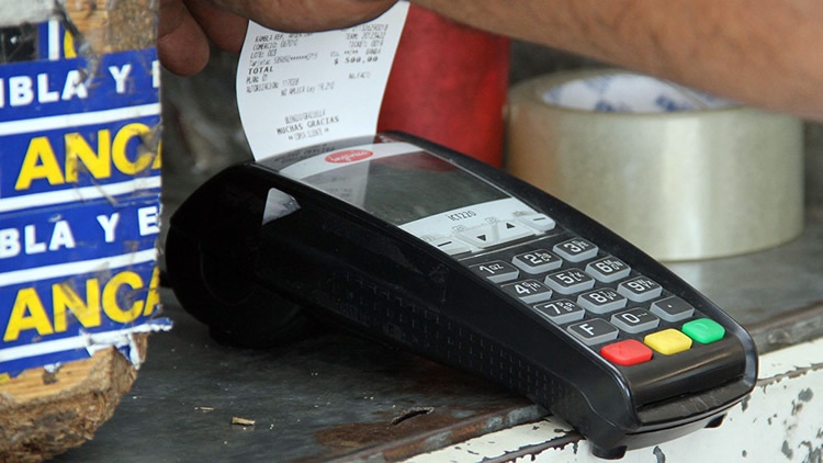 Ante falta de respuestas, estacioneros de Maldonado no aceptarían tarjetas de crédito