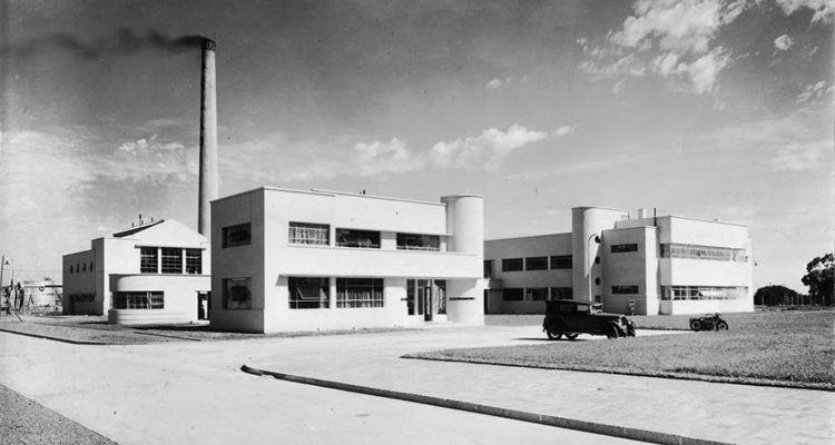 Seis edificios de refinería “La Teja” de ANCAP fueron nombrados “Monumento Histórico Nacional”