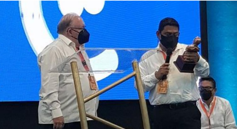 Daniel Añón fue distinguido “por su trayectoria y compromiso con los estacioneros latinoamericanos”