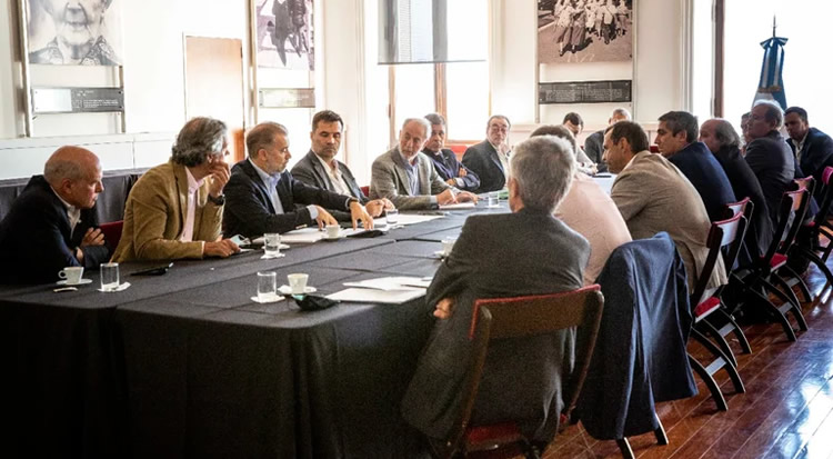 Sin la presencia de estacioneros, el Gobierno creó una mesa para monitorear el suministro de gasoil