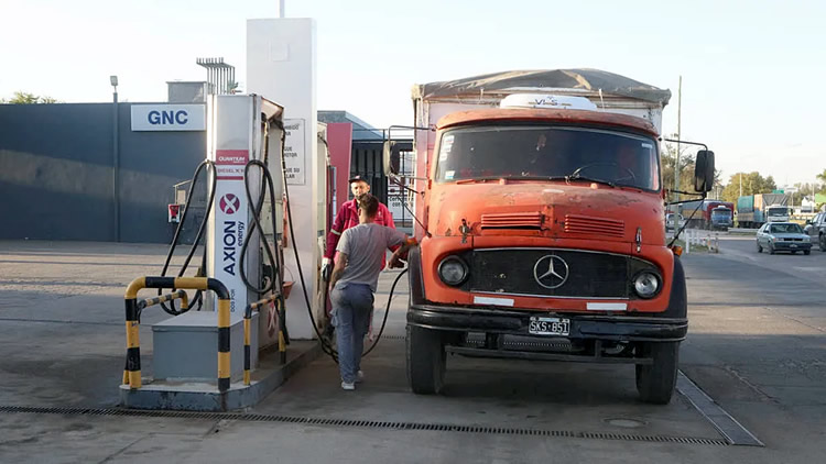 El Congreso busca un marco legal para garantizar disponibilidad de combustible en las Estaciones de Servicio