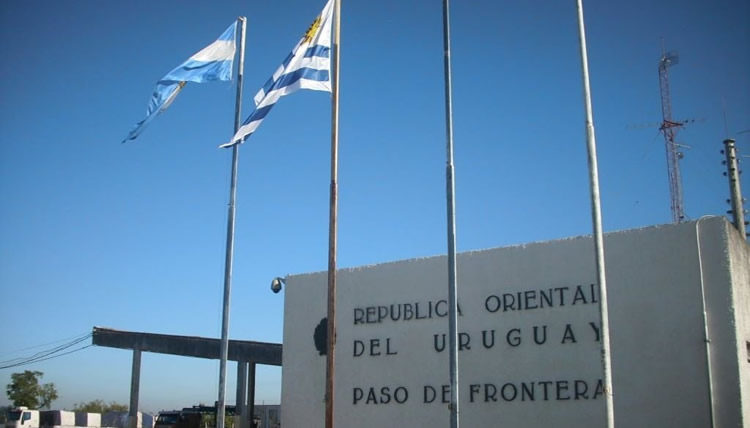 Para evitar la migración de automovilistas, el Gobierno reduce el precio de los combustibles en la frontera con Argentina