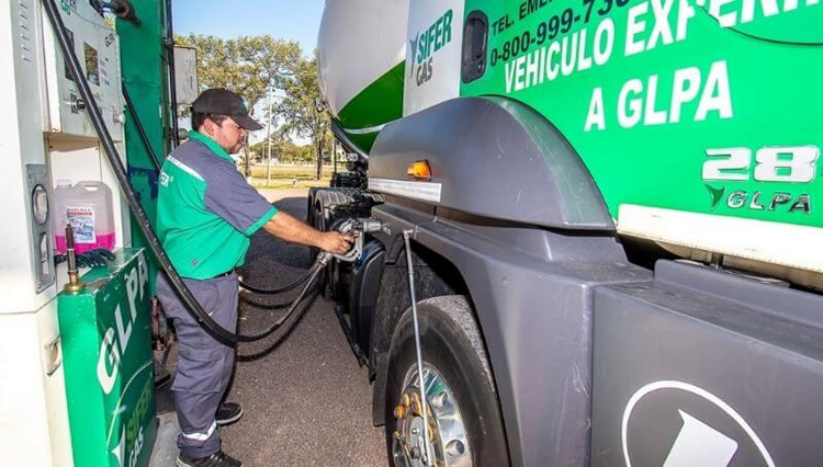 De la mano de los faltantes, crece el consumo de un combustible alternativo en el norte del país