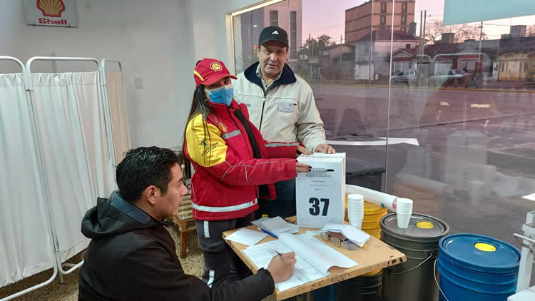 Los trabajadores de Estaciones de Servicio reafirmaron el mandato de Carlos Acuña al frente del Sindicato