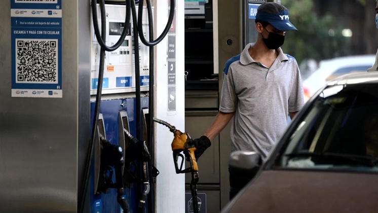 ¿Cuántos litros de nafta se pueden comprar con un salario promedio?