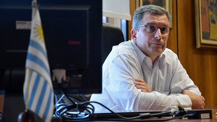 Para el presidente de ANCAP, alterar las condiciones de un día para otro a los estacioneros es “poco razonable”