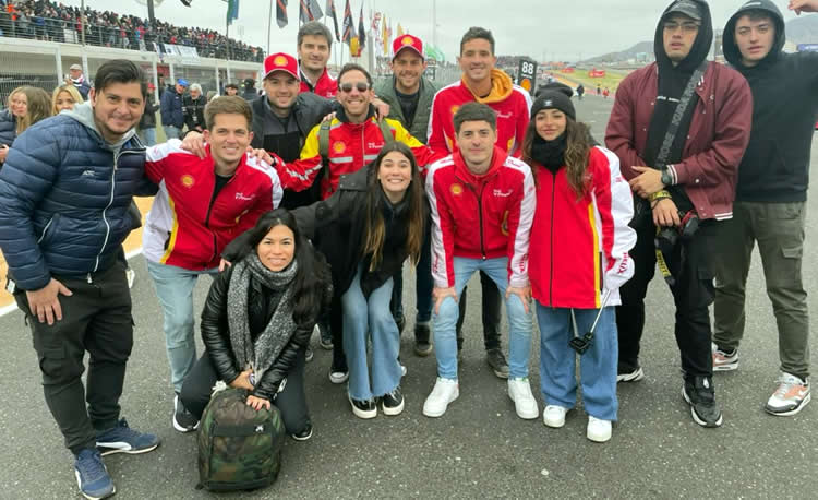 Shell apuesta a las nuevas generaciones acercando a los streamers más famosos de Argentina al mundo de las Estaciones de Servicio
