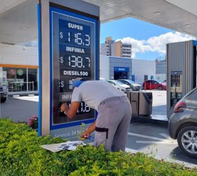 ¿Cuánto aumentarían los combustibles en octubre por la actualización de los impuestos?