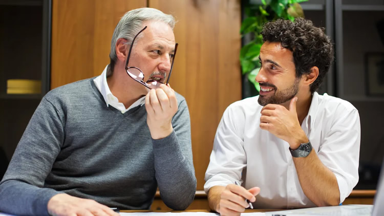¿Cómo evitar problemas legales en la transición familiar de las Estaciones de Servicio?