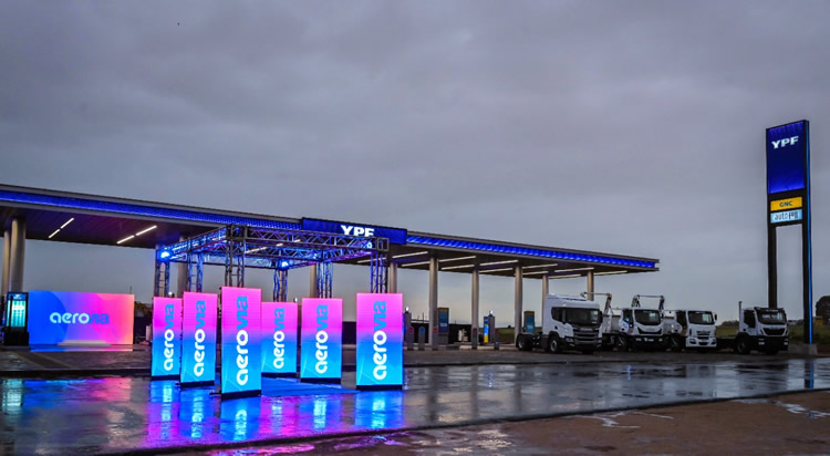 El presidente de YPF inauguró una mega Estación de Servicio del Futuro