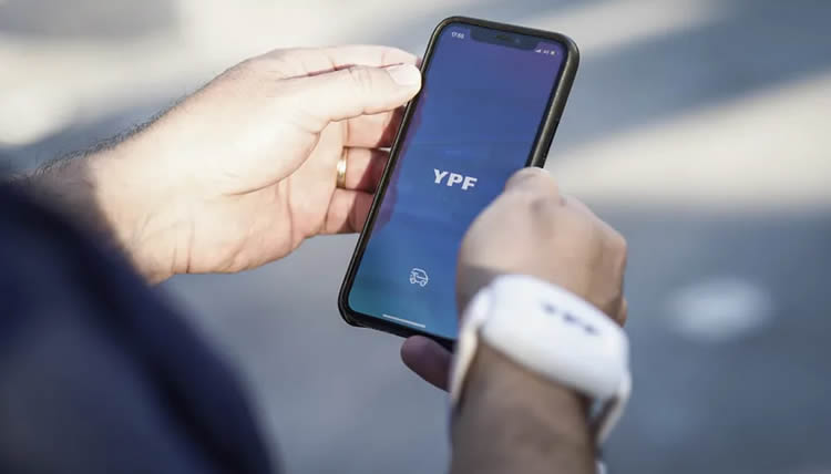 Estar más cerca de los clientes a partir de juegos: ¿De qué se trata la Trivia Fan de YPF?