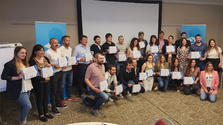 Operadores de YPF presentaron proyectos de mejora en el cierre de la Academia AOYPF