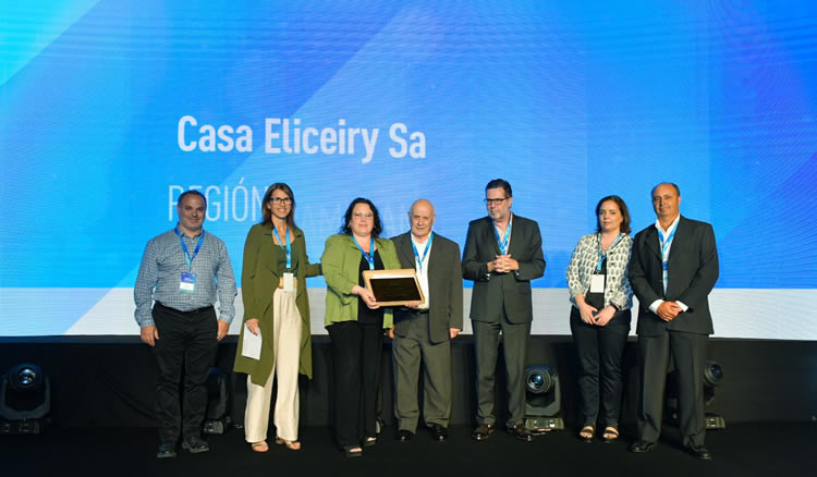 Fundadores de la Red YPF recibieron un homenaje durante el Encuentro Nacional de Operadores