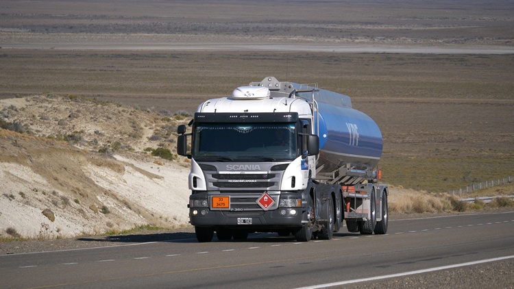 Fin de semana extra largo: Las empresas refuerzan el abastecimiento de combustibles