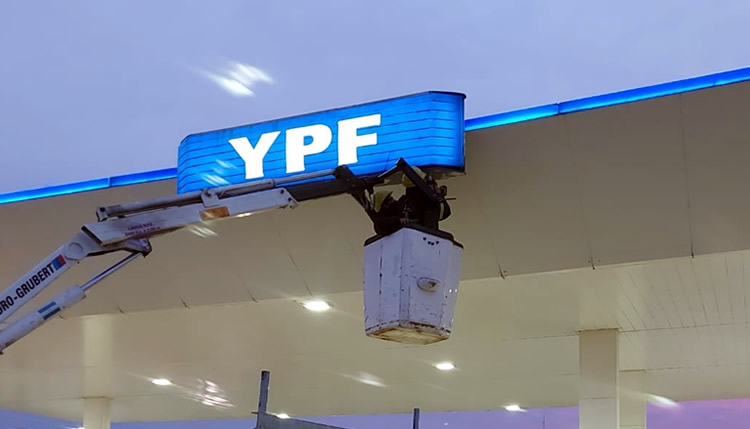 YPF analiza el embanderamiento de Estaciones de Servicio blancas