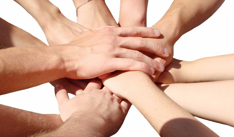 Para enfrentar la inflación: Expendedores de combustibles sumaron importantes descuentos en compras comunitarias