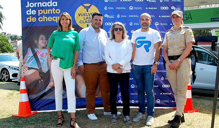 ANCAP concientizó a conductores sobre el correcto uso de las sillitas ancladas en vehículos