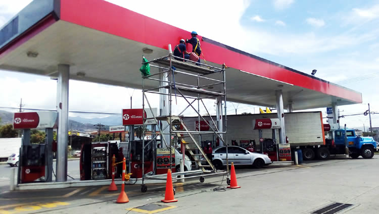 Aseguran que se construyen menos Estaciones de Servicio pero aumenta el cambio de banderas