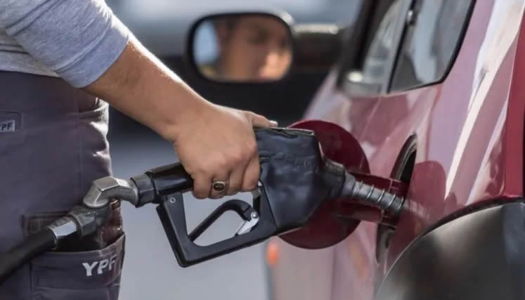 No hay congelamiento de precios: Los combustibles suben 4 por ciento según lo acordado por el gobierno y las petroleras