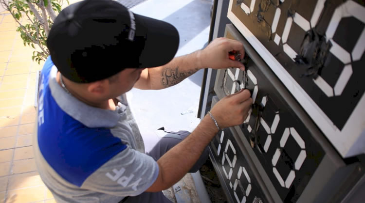 Los precios de los combustibles se alejan cada vez más de las referencias internacionales