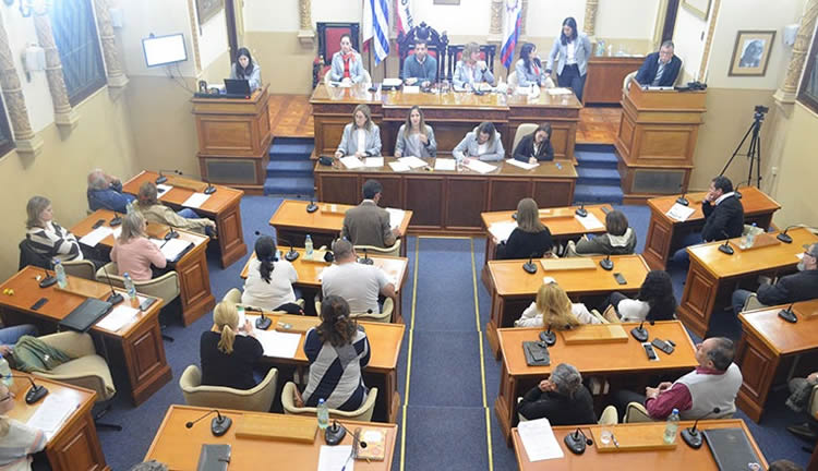 Edil Marcelo Tortorella de Paysandú: “La URSEA debe intervenir para eliminar tasa de inflamables de los combustibles”