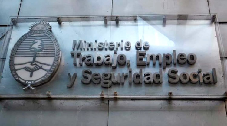 Empleados de Estaciones de Servicio presentaron en el Ministerio un pedido para adelantar las paritarias