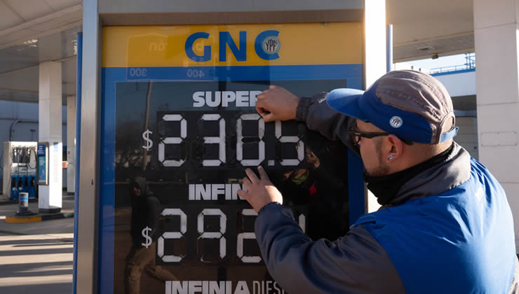 Por la carga tributaria, el combustible cuesta 14 por ciento más caro en el interior que en Buenos Aires