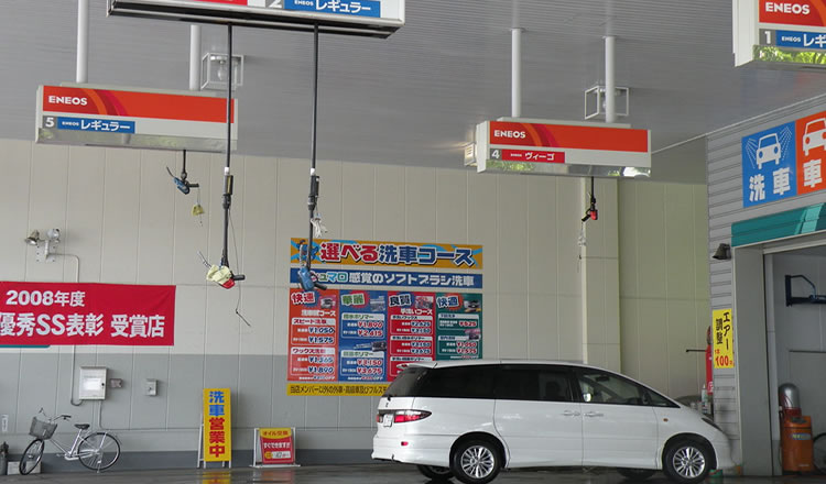 Mangueras de combustible colgantes: Un revolucionario sistema para resolver la falta de espacio en las Estaciones de Servicio