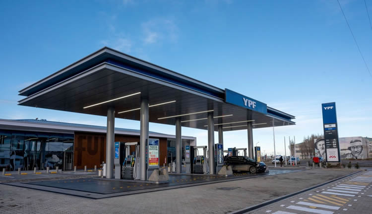 Cómo es la Estación de Servicio del futuro que inauguró YPF en Santa Cruz