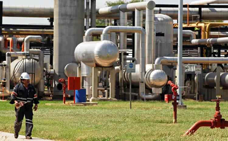 Exsubsecretario de Combustibles propone una posible solución para revertir la situación de Refinor