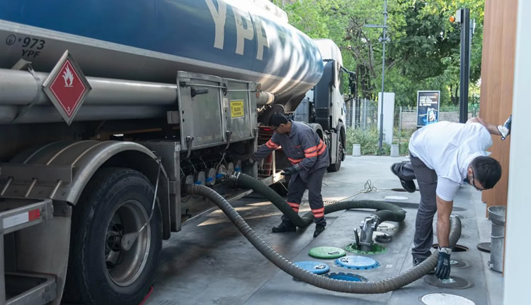 Petroleras presentaron un plan de acción para reforzar el abastecimiento de combustibles