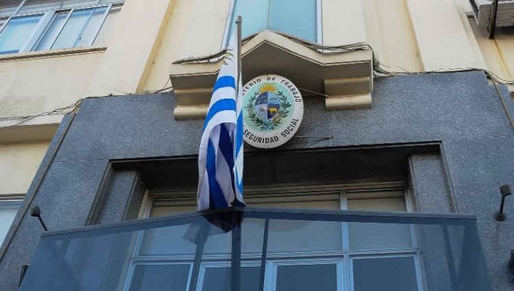 Uruguay: Se firmará nuevo Convenio Colectivo para empleados de Estaciones de Servicio con importantes mejoras salariales