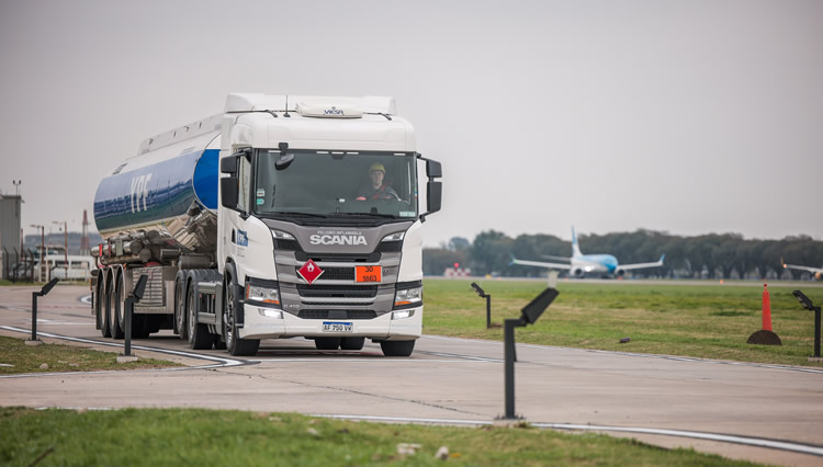 Crece la cantidad de camiones a GNC que transportan combustibles