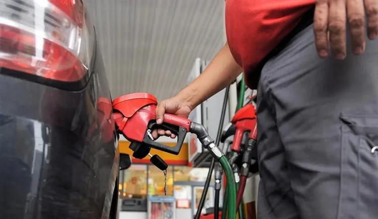 Emitía facturas de combustibles sin correlato en ventas: Despido con causa por pérdida de confianza