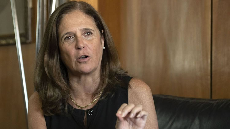 La ministra de Industria y Energía de Uruguay Elisa Facio, está de acuerdo con desmonopolización de ANCAP