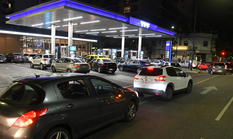 YPF gana presencia en el mercado de los combustibles