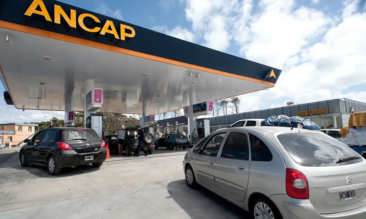 Uruguay: El precio de la nafta súper 95 se mantiene igual que en enero mientras que baja el del gas oil