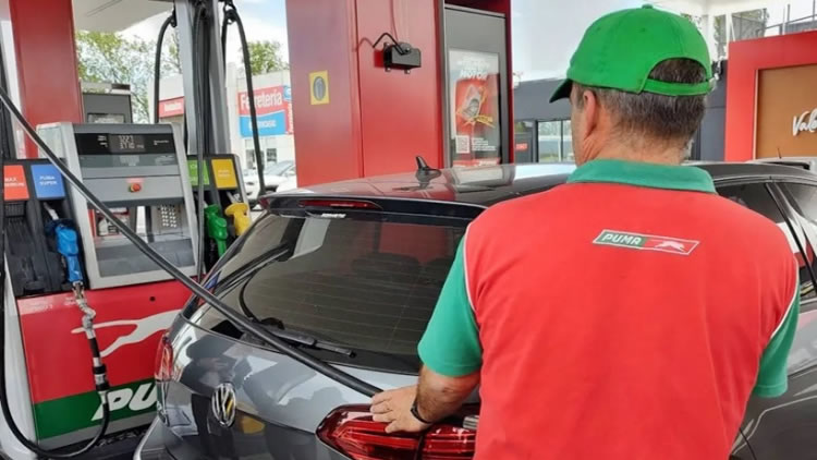 Empleados de Estaciones de Servicio recibirán una suma fija por los próximos tres meses