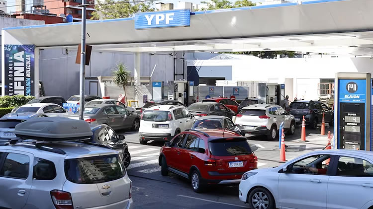 Estacioneros desmienten que el aumento de las naftas provoque la suba de la canasta básica