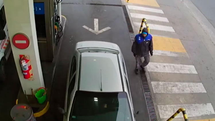 Automovilistas que se van sin pagar la carga: ¿Qué sugieren los especialistas para prevenirse?