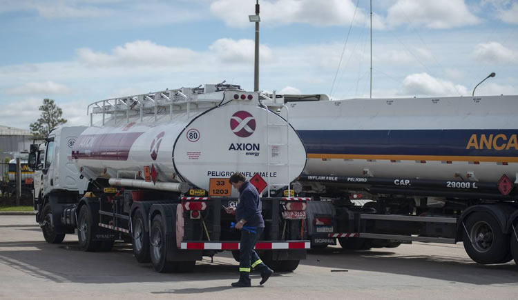 URSEA reconoció costo financiero a AXION, DISA y DUCSA por pago del combustible contado a ANCAP en La Tablada