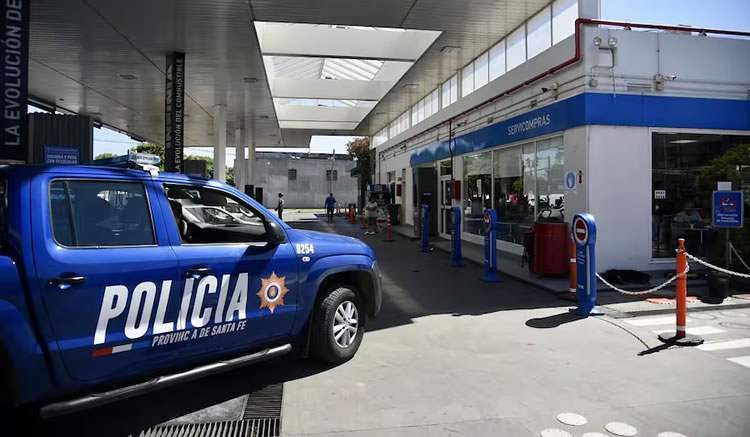 En el Congreso aseguran que solamente un “Estado de Sitio” permitirá que haya un policía por Estación de Servicio