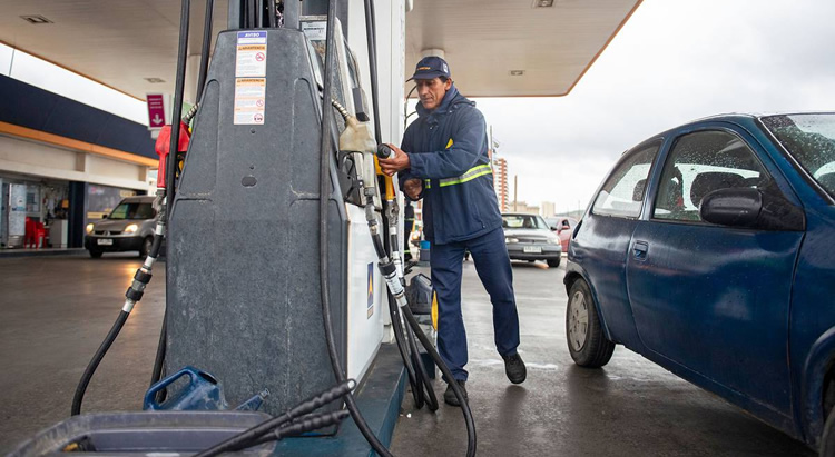 El aumento del barril de petróleo podría impactar en el precio de los combustibles