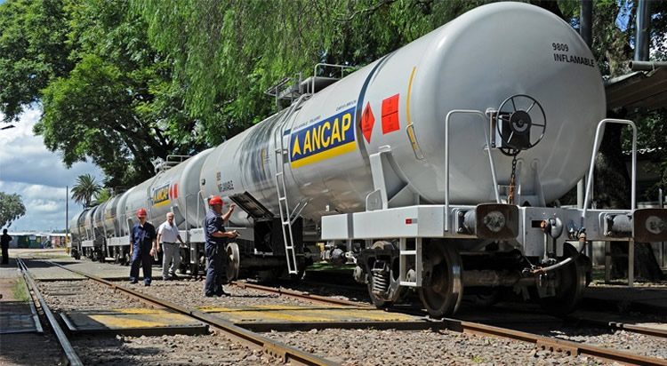 En dos años ANCAP espera transportar combustible en tren desde La Teja hasta las plantas de  Durazno y Paysandú
