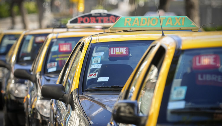 Se acelera la transición energética: Se presentó el primer taxi eléctrico en la Ciudad de Buenos Aires