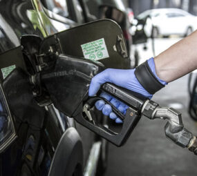La actualización de los impuestos a los combustibles fue menos de la esperada pero la suba más fuerte se daría en julio