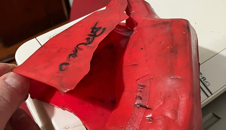 Alertan sobre protectores de picos de surtidores de baja calidad